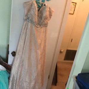 Brand cachet size 22 gown beautifully detailed